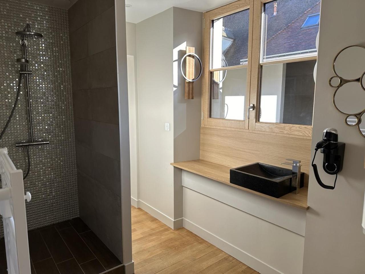 Les Suites Gueguen Chablis Zimmer foto