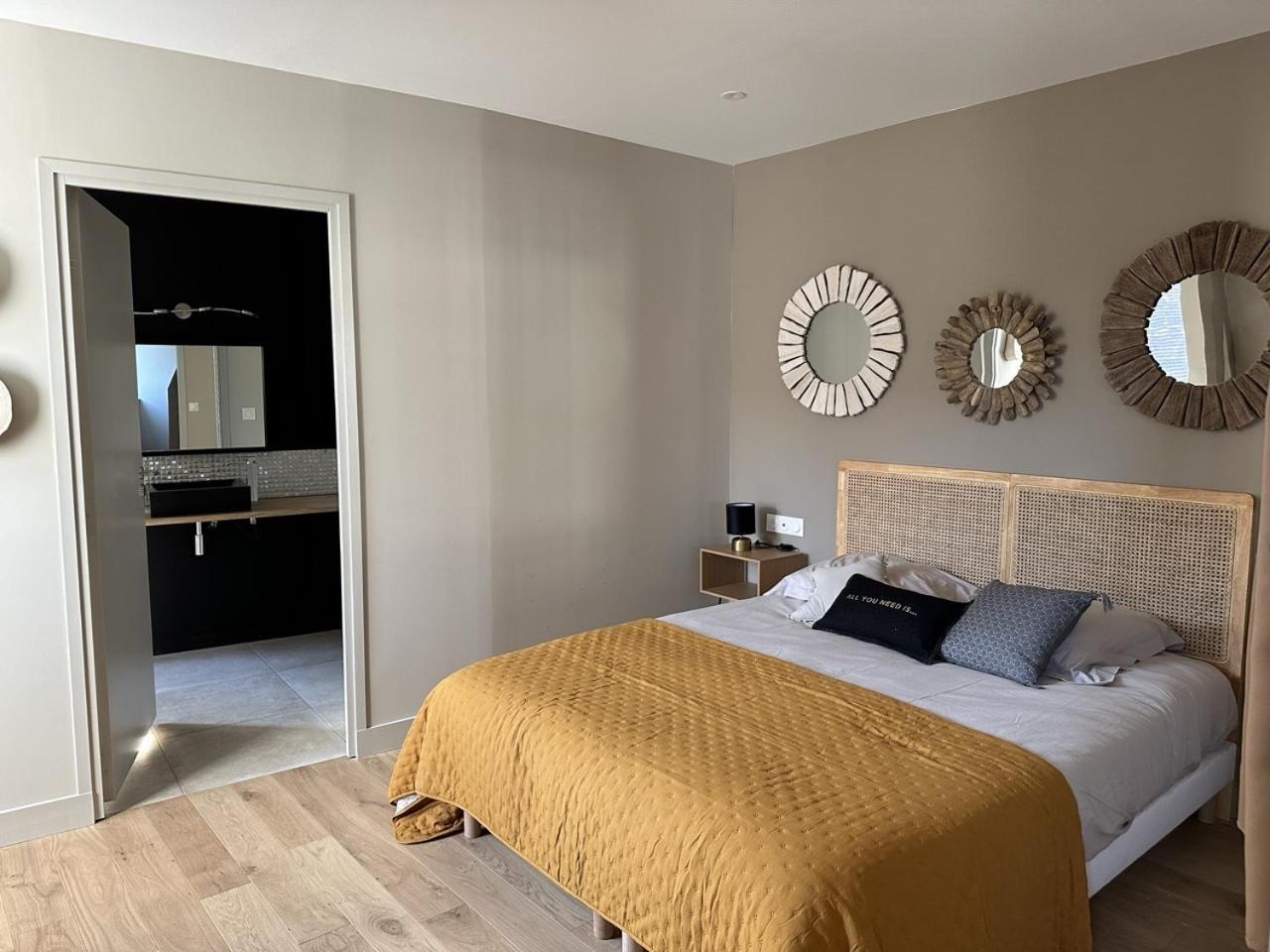 Les Suites Gueguen Chablis Zimmer foto